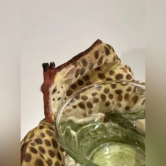 Circle Of Four Giraffes Resin Candle Holder With Glass Votive (0003990) - Picture 7 of 8